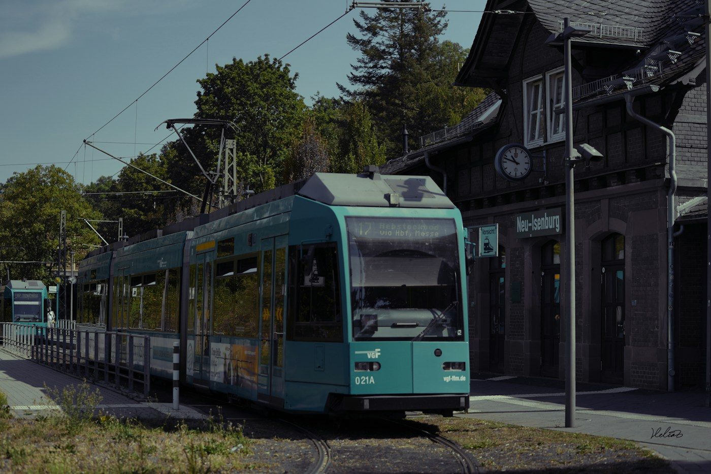 Straßenbahn am Bahnhof Neu-Isenburg
